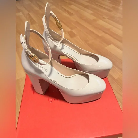 Valentino Garavani Cream Go Patent Platform Heels 37.5 - Picture 2 of 8